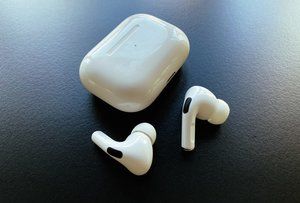 AirPods: Apple bessert nach, bleibt aber schweigsam